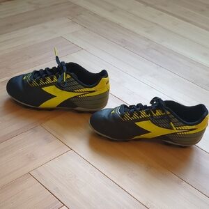 Diadora Kids Black and Yellow Athletic Shoes
